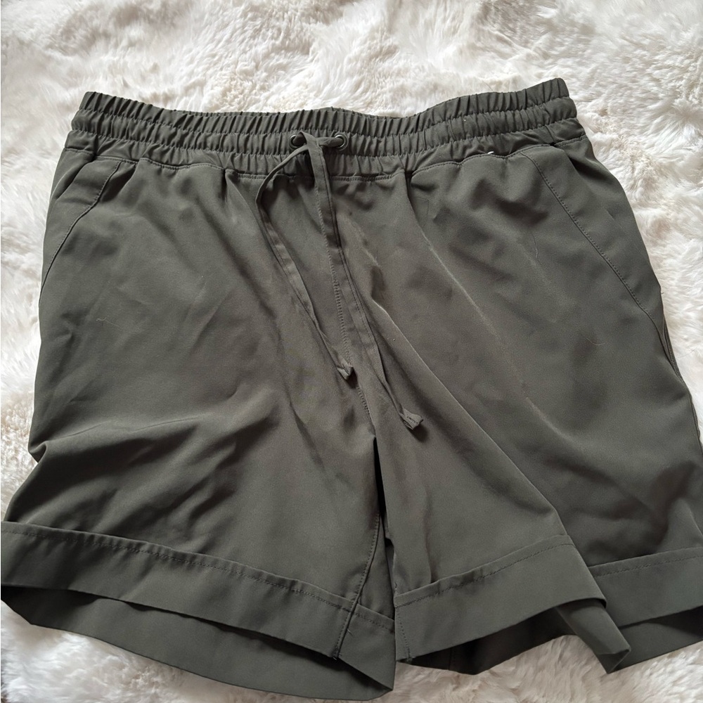 Mondetta Women's Shorts in Olive